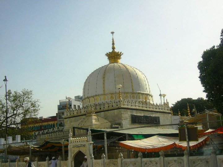 Dargah_of_Sufi_saint_Moinuddin_Chishti_Ajmer_India