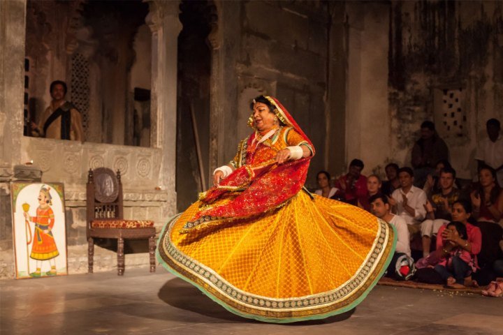 Rajasthani-folk-dance-at-Bagore-ki-Haveli,-Udaipur