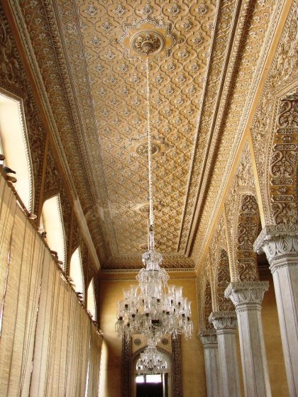 Chandelier-and-ornate-ceiling-work-in-Khilwat-Mubarak-at-Chowmahalla-Palace-Hyderabad
