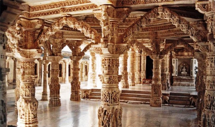 Pillars-2-of-Vimal-Vasahi-Temple,-Dilwara-temple-complex,-Mount-Abu