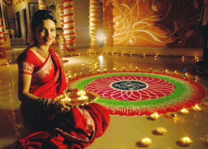 A-woman-with-diyas-for-Diwali