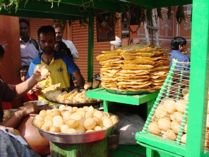 Snacks-being-sold-on-the-street-of-Old-Jaipur