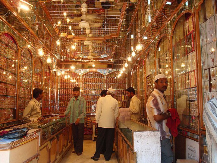 Jewellery-shop-in-Laad-Bazaar