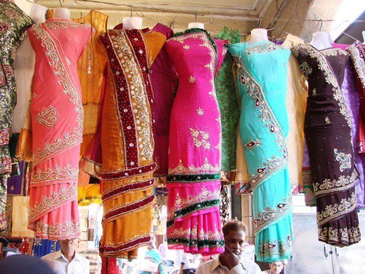 Saris-for-sale-at-Laad-Bazaar-Hyderabad