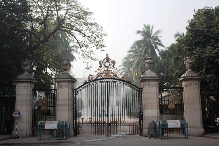 Gates of Raj Bhavan in Old Kolkata (source Wikipedia)