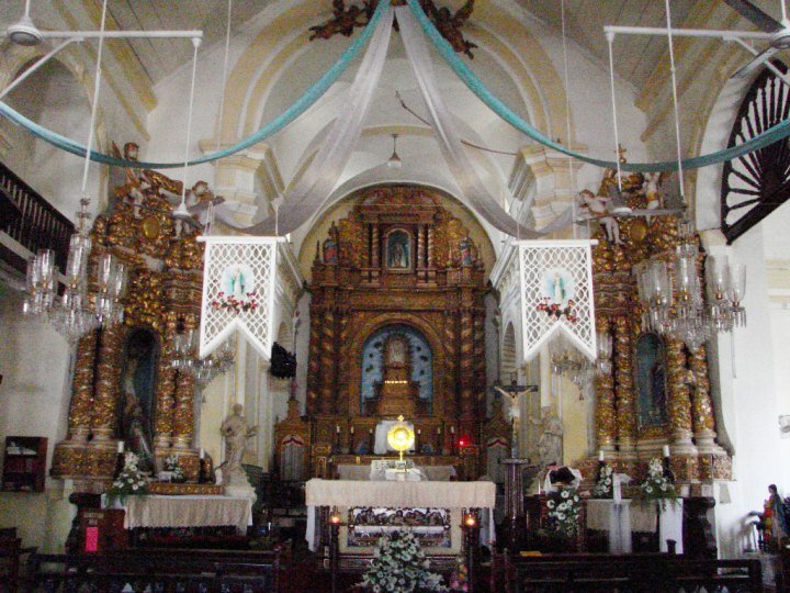 Main-altar-of-Our-Lady-of-the-Immaculate-Conception-Church-Goa