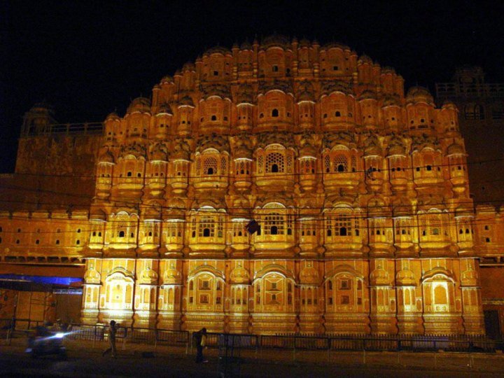 Hawa-Mahal-by-night-in-Jaipur