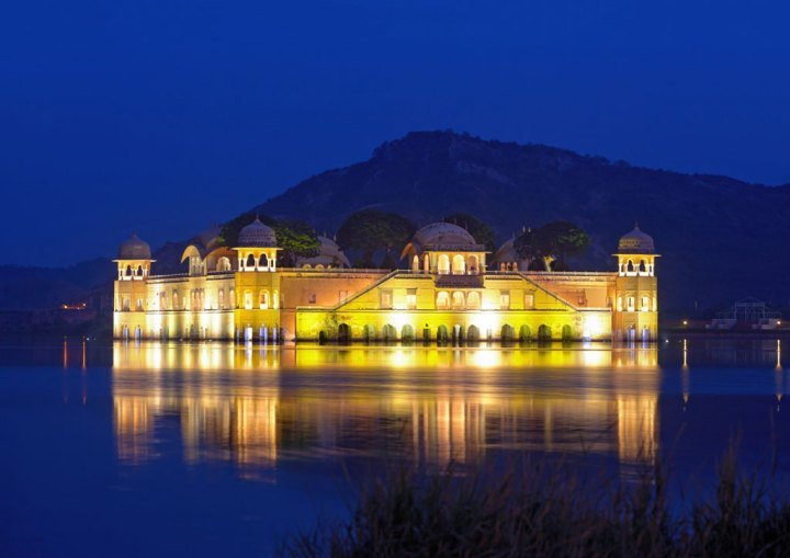 The-Palace-Jal-Mahal-at-night,-Jaipur