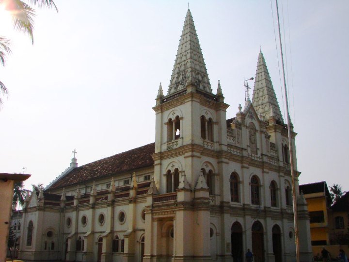 Exterior-of-the-Santa-Cruz-Basilica-in-Fort-Kochi