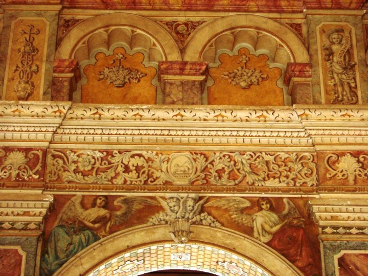 Wall-murals-inside-the-Santa-Cruz-Basilica-in-Fort-Kochi