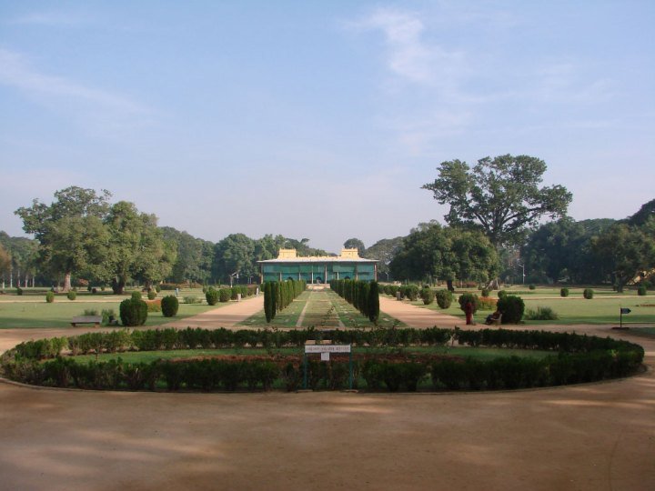 Daria-Daulat-Bagh,-summer-palace-of-Tipu-Sultan-in-Srirangapatna