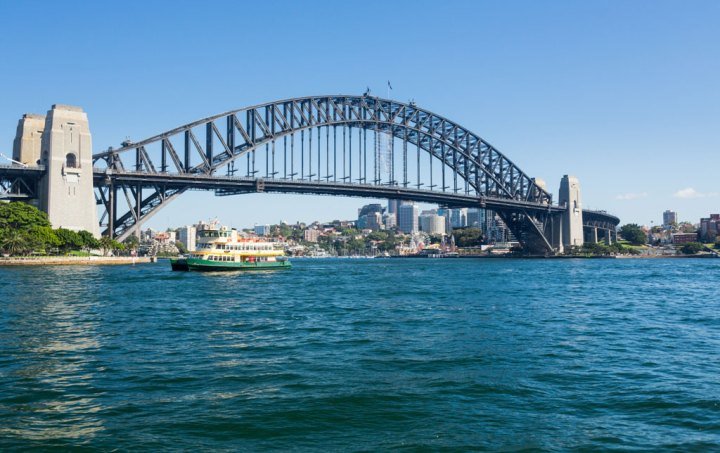 Dramatic-Panoramic-Photo-of-Sydney-Harbour-Bridge