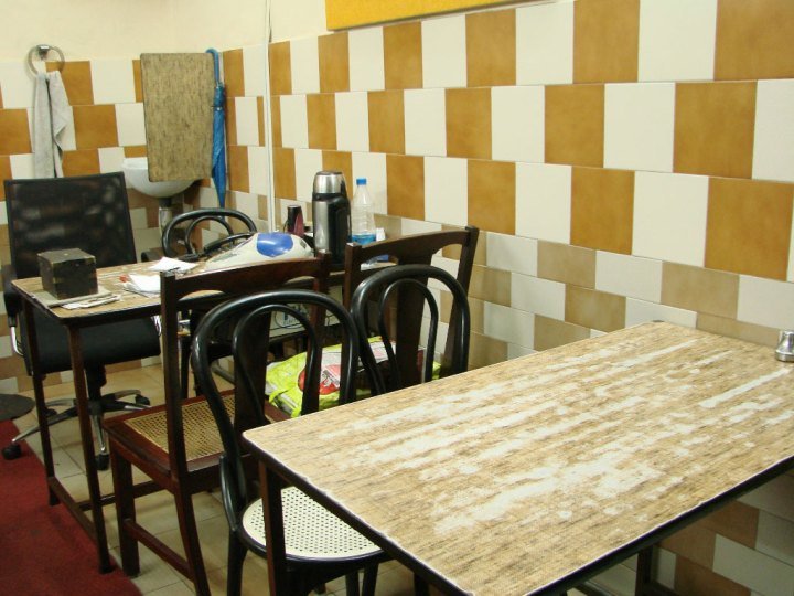 Tables-at-Tava-Restaurant-Kodaikanal