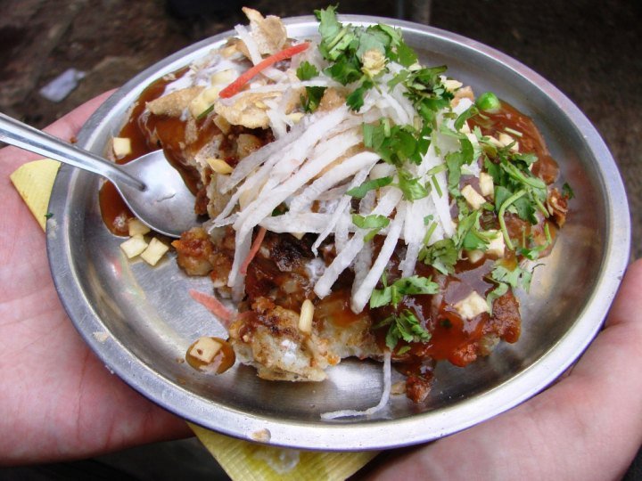 Varanasi-street-food---Aloo-tikki-at-Assi-Ghat